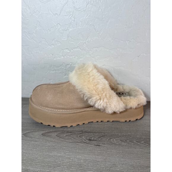 UGG DISQUETTE Platform SLIPPER Women’s 9 40 Sand Sheepskin Platform SLIDE Shoe - Picture 2 of 8